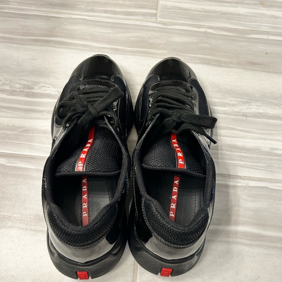 Prada - Picture 4 of 5